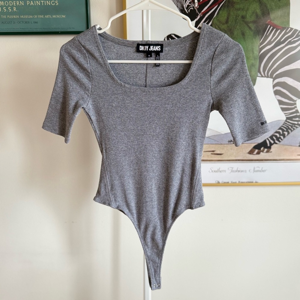 DKNY Jeans 1/2 Sleeve Scoop Neck Bodysuit in Grey